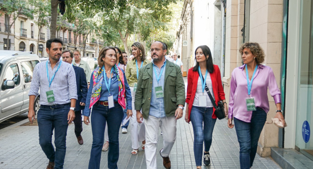 Cuca Gamarra acude a la manifestación en defensa del castellano en las aulas en Barcelona