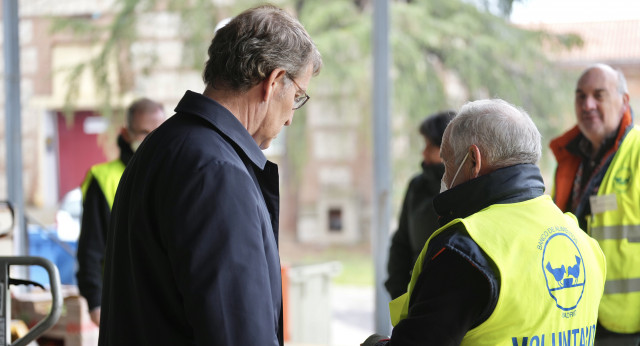 Alberto Núñez Feijóo visita el Bando de Alimentos de Madrid