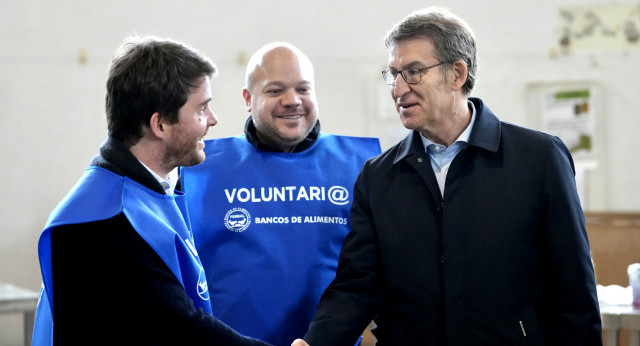 Alberto Núñez Feijóo visita el Bando de Alimentos de Madrid