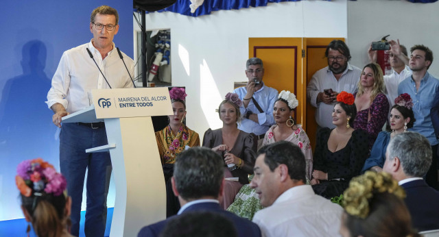 Alberto Núñez Feijóo en la Feria de Mairena del Alcor.