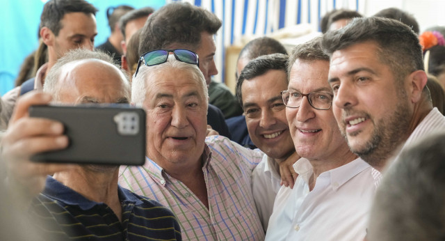 Alberto Núñez Feijóo en la Feria de Mairena del Alcor.