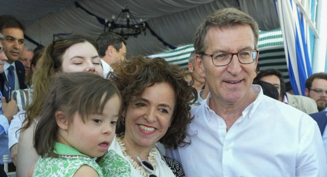 Alberto Núñez Feijóo en la Feria de Mairena del Alcor.