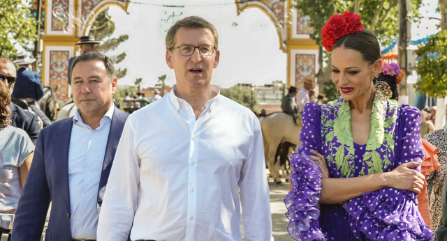 Alberto Núñez Feijóo en la Feria de Mairena del Alcor.