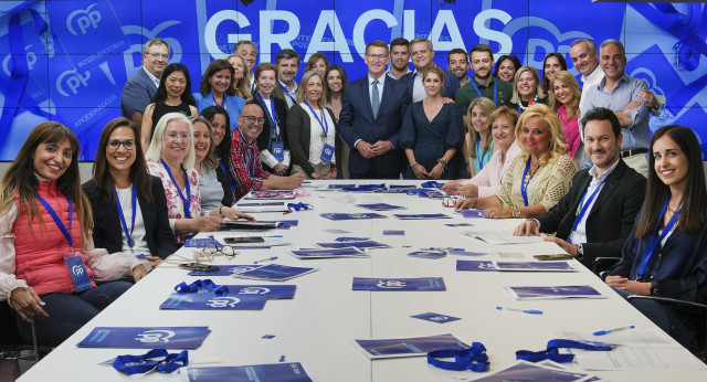 Alberto Núñez Feijóo se reúne con apoderados e interventores del PP.