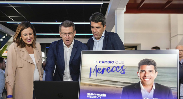 Alberto Núñez Feijóo en un acto en Valencia, junto a Carlos Mazón y María José Catalá