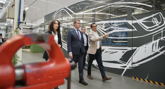 Feijóo visita la escuela de aprendizaje de SEAT en Barcelona