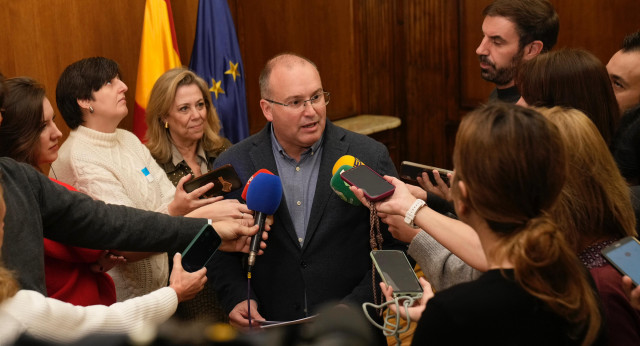 Miguel Tellado atiende a los medios 