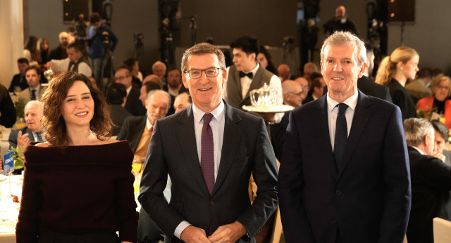 Alberto Núñez Feijóo, Alfonso Rueda Valenzuela e Isabel Díaz Ayuso en el desayuno informativo de Europa Press 