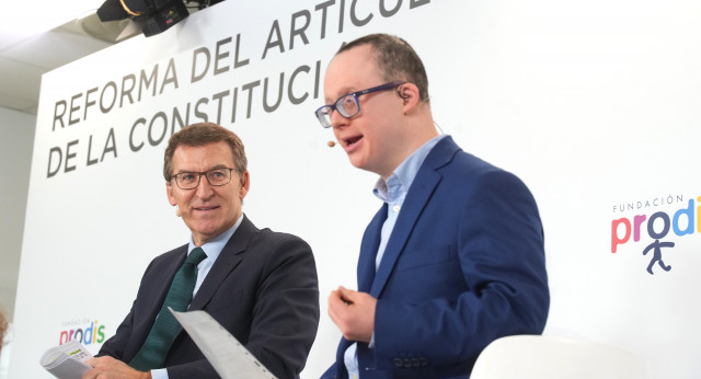 Alberto Núñez Feijóo durante un encuentro con miembros de la Fundación Prodis