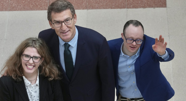 Alberto Núñez Feijóo durante un encuentro con miembros de la Fundación Prodis