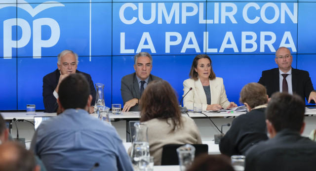 Briefing informativo de Cuca Gamarra, Elías Bendodo, Miguel Tellado y Esteban González Pons sobre la 26 Interparlamentaria Popul