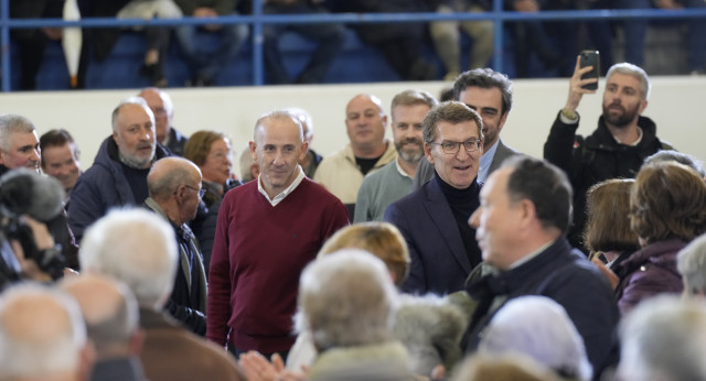 Alberto Núñez Feijóo en un mitin en Coristanco