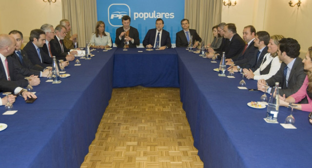 Mariano Rajoy y el Comité de Dirección del PP durante la reunión del Comité Ejecutivo del PP de Navarra