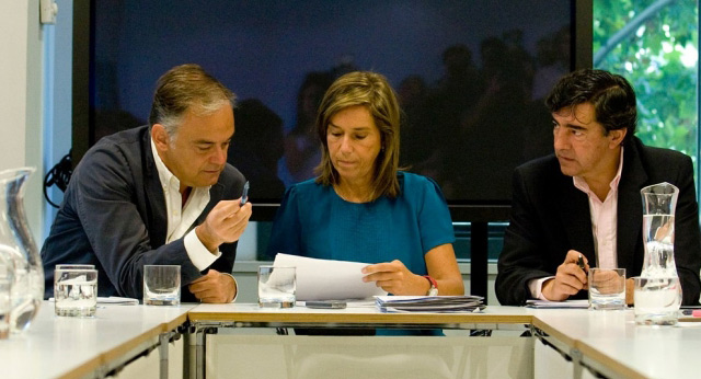 Glez. Pons, Ana Mato y Bermúdez de Castro en la reunión del comité de campaña del Partido Popular