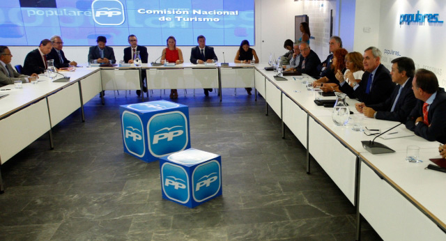 La Comisión Nacional de Turismo del Partido Popular mantiene un encuentro, presidido por María Salom