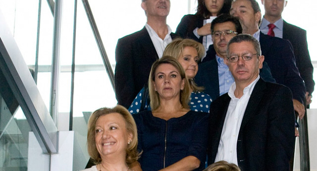 Mª Dolores de Cospedal, Ana Mato, Alberto Ruiz Gallardón y Luisa Fernanda Rudi a su llegada al Foro