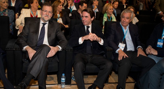 Mariano Rajoy junto a José María Aznar y Javier Arenas