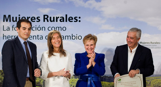 Javier Arenas participa en un acto con mujeres en Córdoba