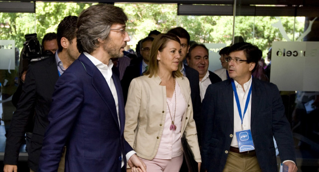 Iñaki Oyarzabal, María Dolores de Cospedal y Juan José Matarí