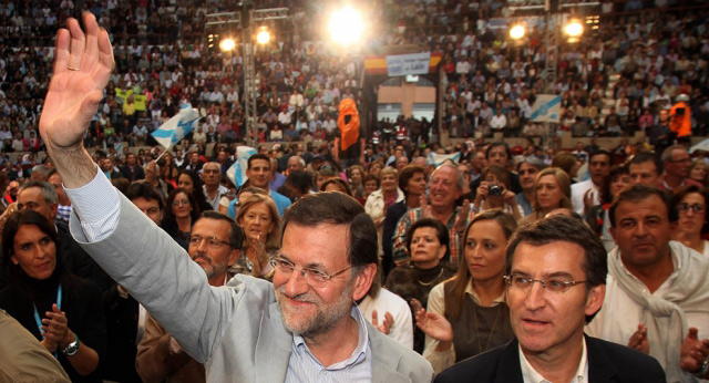 El presidente del Gobierno y del PP, Mariano Rajoy participa junto a Alberto Núñez Feijoo en un mitin en Pontevedra