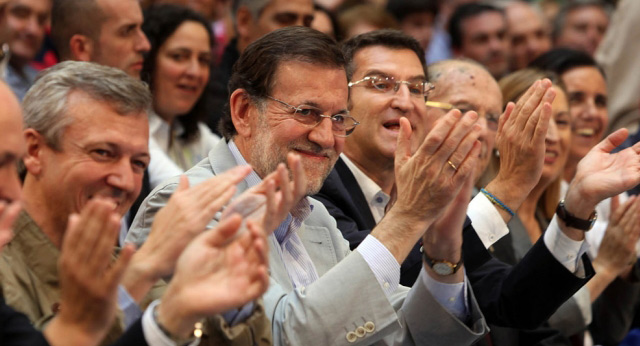 El presidente del Gobierno y del PP, Mariano Rajoy participa junto a Alberto Núñez Feijoo en un mitin en Pontevedra