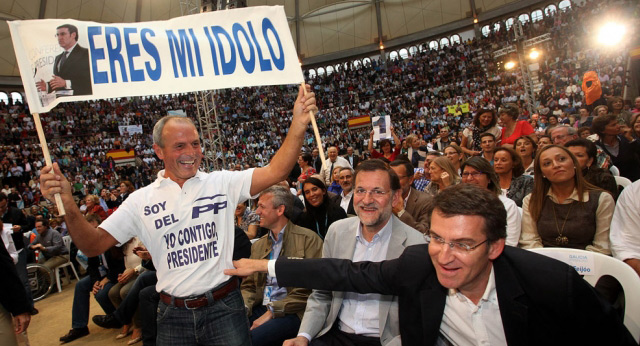 El presidente del Gobierno y del PP, Mariano Rajoy participa junto a Alberto Núñez Feijoo en un mitin en Pontevedra