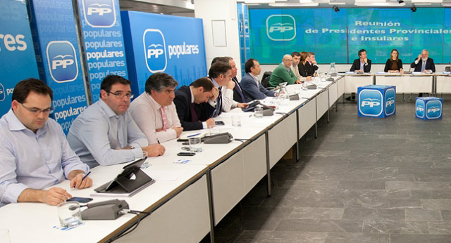 Mª Dolores de Cospedal y Miguel Arias Cañete se reúnen con los presidentes provinciales e insulares del PP