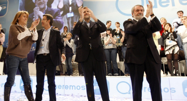 De izquierda a derecha: María Dolores de Cospedal, Antonio Basagoiti, Mariano Rajoy y Jaime Mayor Oreja