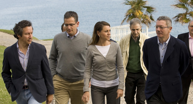 Carlos Floriano, Antonio Basagoitii, María Dolores de Cospedal y Alberto Ruiz-Gallardón a su llegada