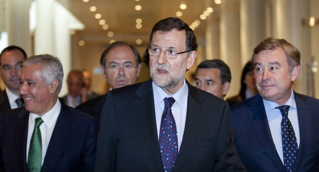 Mariano Rajoy con José Manuel Barreiro a su llegada al Senado 