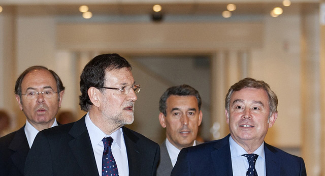 Mariano Rajoy con José Manuel Barreiro a su llegada al Senado 