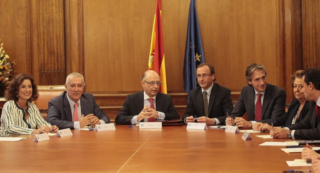 Los alcaldes del PP se reúnen con Cristóbal Montoro en apoyo a la reforma de la Administración Local 