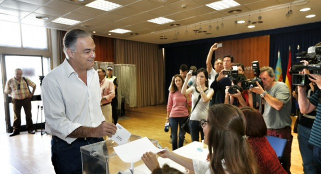 Esteban González Pons votando en Valencia