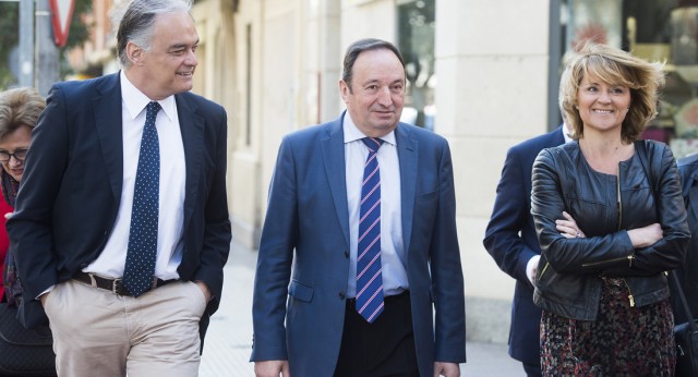 Esteban González Pons, Rosa Estarás y Pedro Sanz en la reunión del GPPE