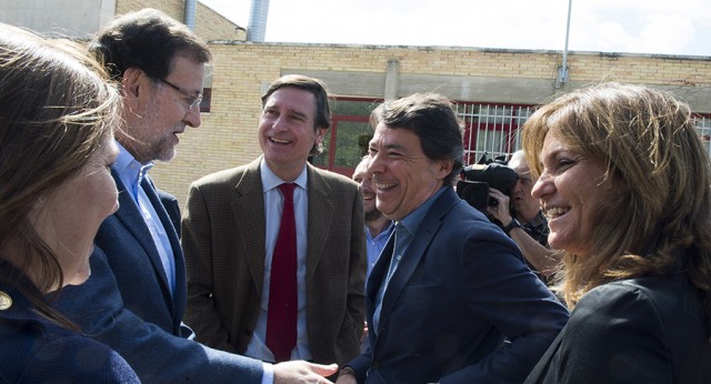 Mariano Rajoy con Ignacio González en el colegio electoral