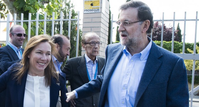 Mariano Rajoy a su llegada al colegio electoral