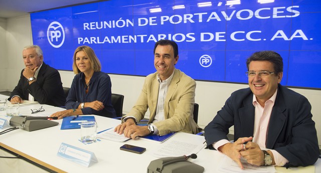 María Dolores de Cospedal preside una reunión con los portavoces parlamentarios