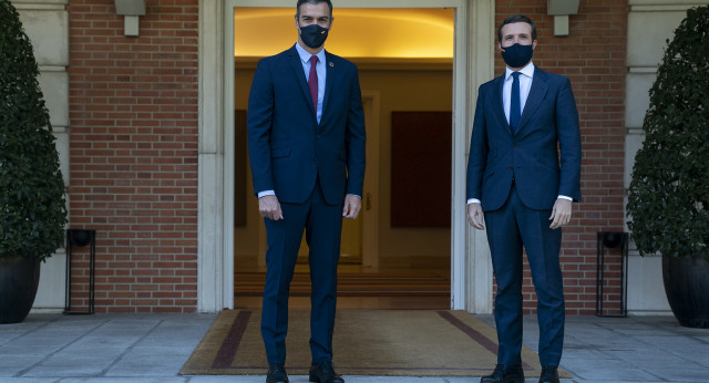 Fotos encuentro entre Pedro Sanchez y Pablo Casado en Moncloa