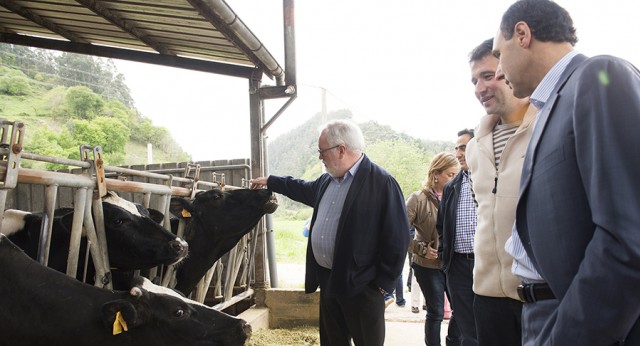 Miguel Arias Cañete con Ignacio Diego en Cantabria