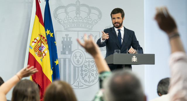 Fotos encuentro entre Pedro Sanchez y Pablo Casado en Moncloa