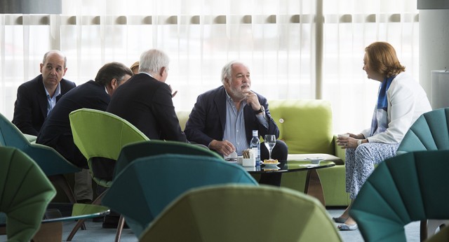 Miguel Arias Cañete interviene en un acto en Zaragoza con Luisa Fernanda Rudi