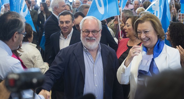 Miguel Arias Cañete interviene en un acto en Zaragoza con Luisa Fernanda Rudi