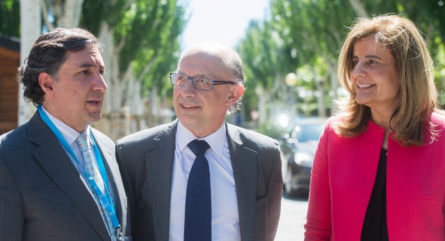 Cristóbal Montoro, Fátima Bañez, y José Ramón García, en la Escuela de Verano 2014