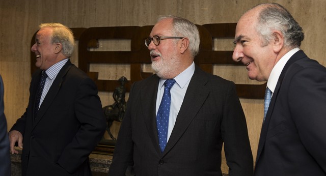 Miguel Arias Cañete en la sede de la CEOE