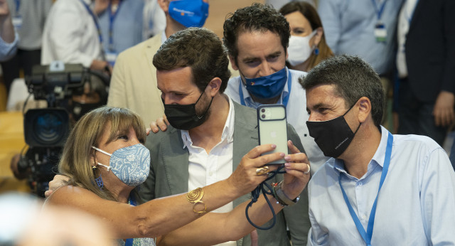 Pablo Casado, a su llegada al XV Congreso del Partido Popular de la Comunidad Valenciana, junto a Teodoro García Egea y el nuevo presidente regional, Carlos Mazón