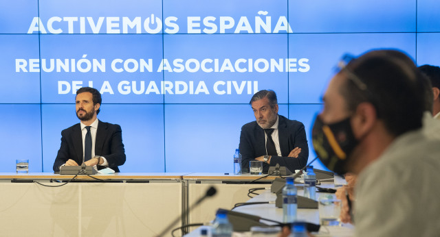 Reunión con asociaciones de Guardia Civil en la sede del Partido Popular