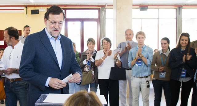 Mariano Rajoy votando