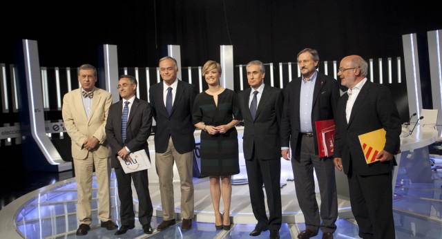 Todos los candidatos posan antes del debate junto a María Casado