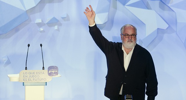 Miguel Arias Cañete interviene en un acto en Ordes