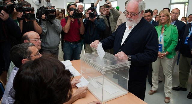 Miguel Arias Cañete, vota en Jerez de la Frontera el 25M